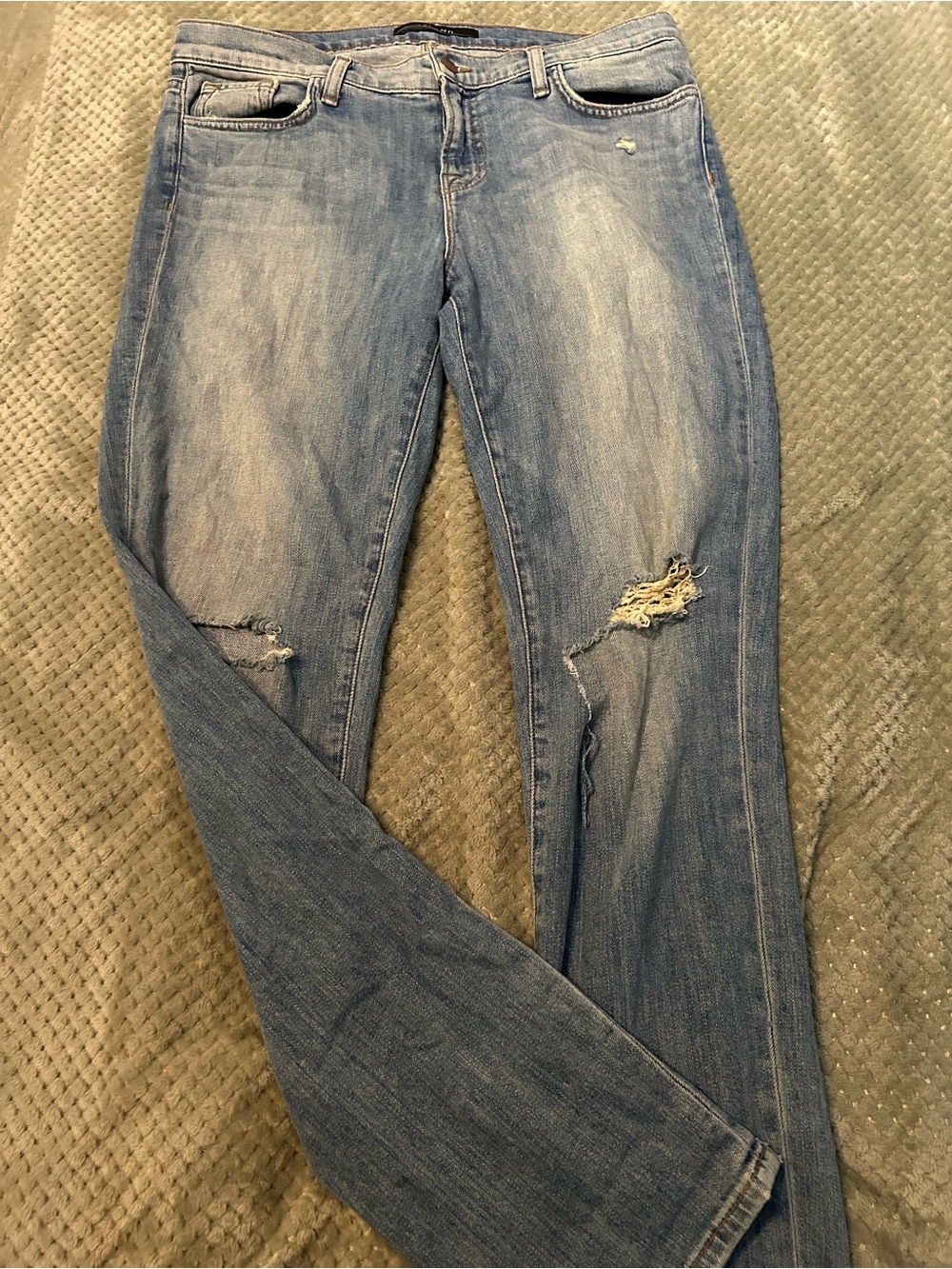 J Brand Skinny Jeans in Light Blue Distressed Wash